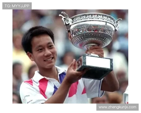 李伟专访：从青涩少年到网球明星的奋斗与成长之路