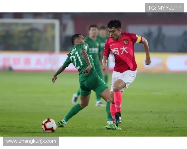 2014年恒大与国安激战回顾：足球盛宴中的激情与荣耀